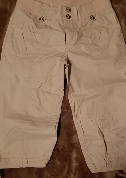 Columbia Tan Capri Hiker Pants. Size 4 Length 18 - Picture 1 of 3